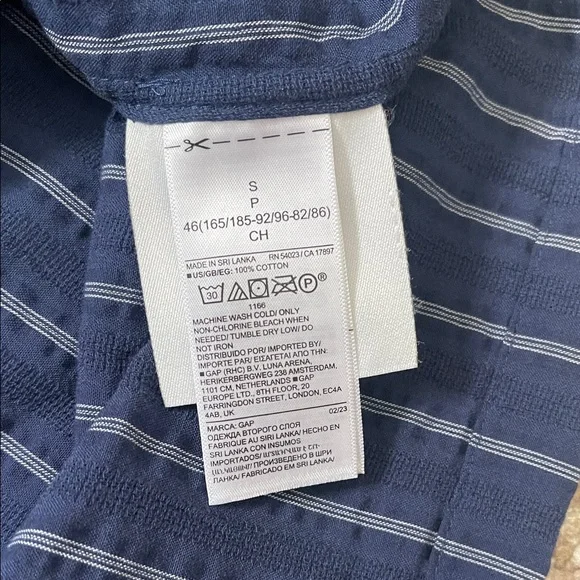 NWT GAP Men's Navy and White Striped Vacay Shirt - Picture 3 of 5
